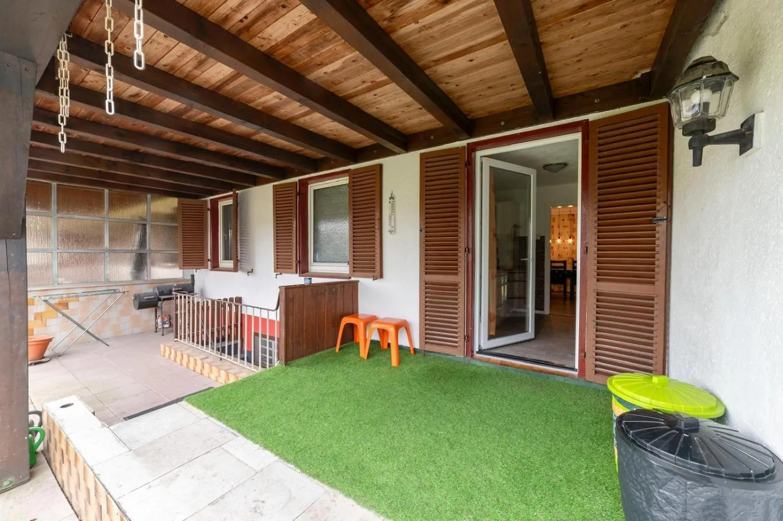 Apartment Cozy Villa With Garden, Balcony And Parking Area In Duesseldorf Deutschland