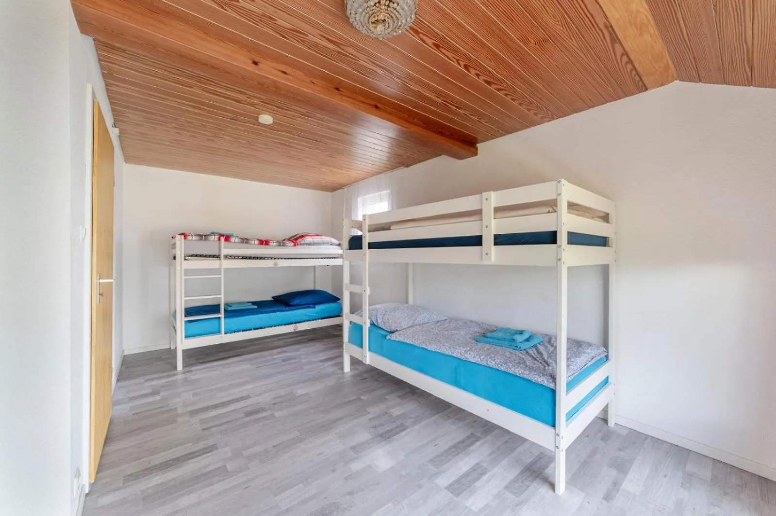 Cozy Villa With Garden, Balcony And Parking Area In Duesseldorf