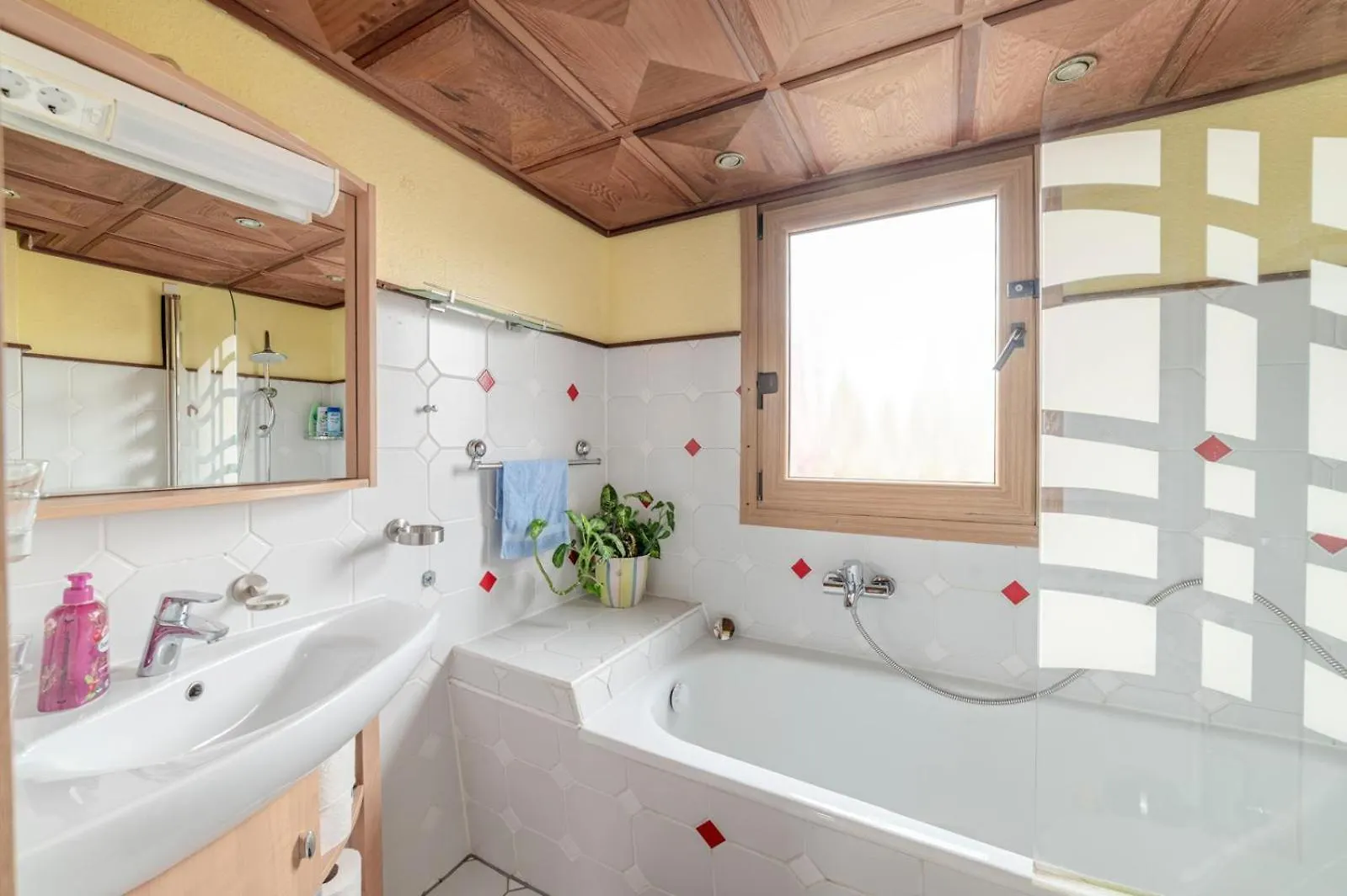 Cozy Villa With Garden, Balcony And Parking Area In Duesseldorf Deutschland